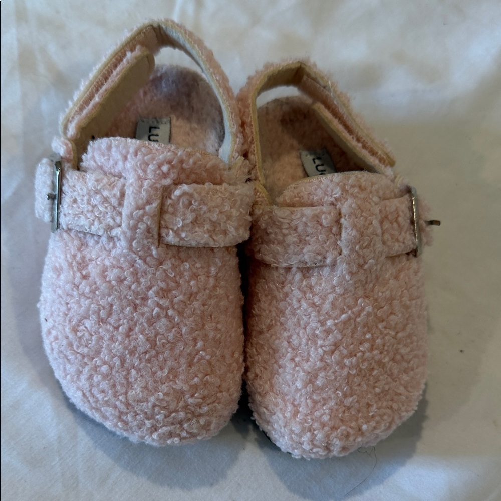 Lucky Brand Soft Pink Kids Slippers - Picture 2 of 8